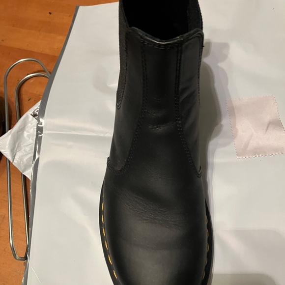 Dr. Martens women’s size nine leather Chelsea boots - Picture 2 of 16
